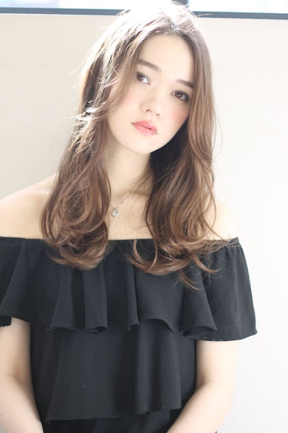 髪の 分け目 を変えれば 印象も変わる 気分に合わせて着替えたい 美人前髪の作り方 ホットペッパービューティーマガジン