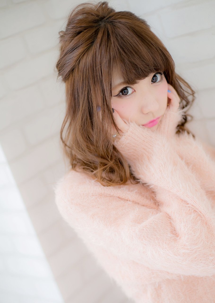 ミディアムヘアをもっとキュートに！ハーフアップで叶える、愛されモテアレンジ♡のサムネイル画像