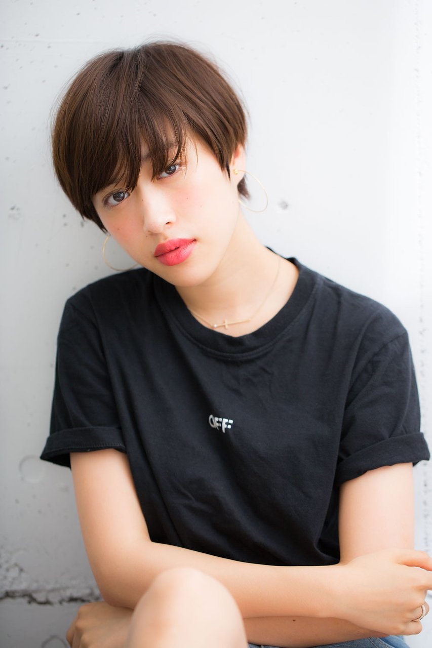 【面長】の顔型は隠すより活かす!いいとこ取りして“おしゃれ&かわいく”見違える髪型まとめのサムネイル画像