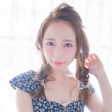 セミロングにぴったりのヘアアレンジを楽しもう!まとめ髪&巻き髪で差がつくスタイル集