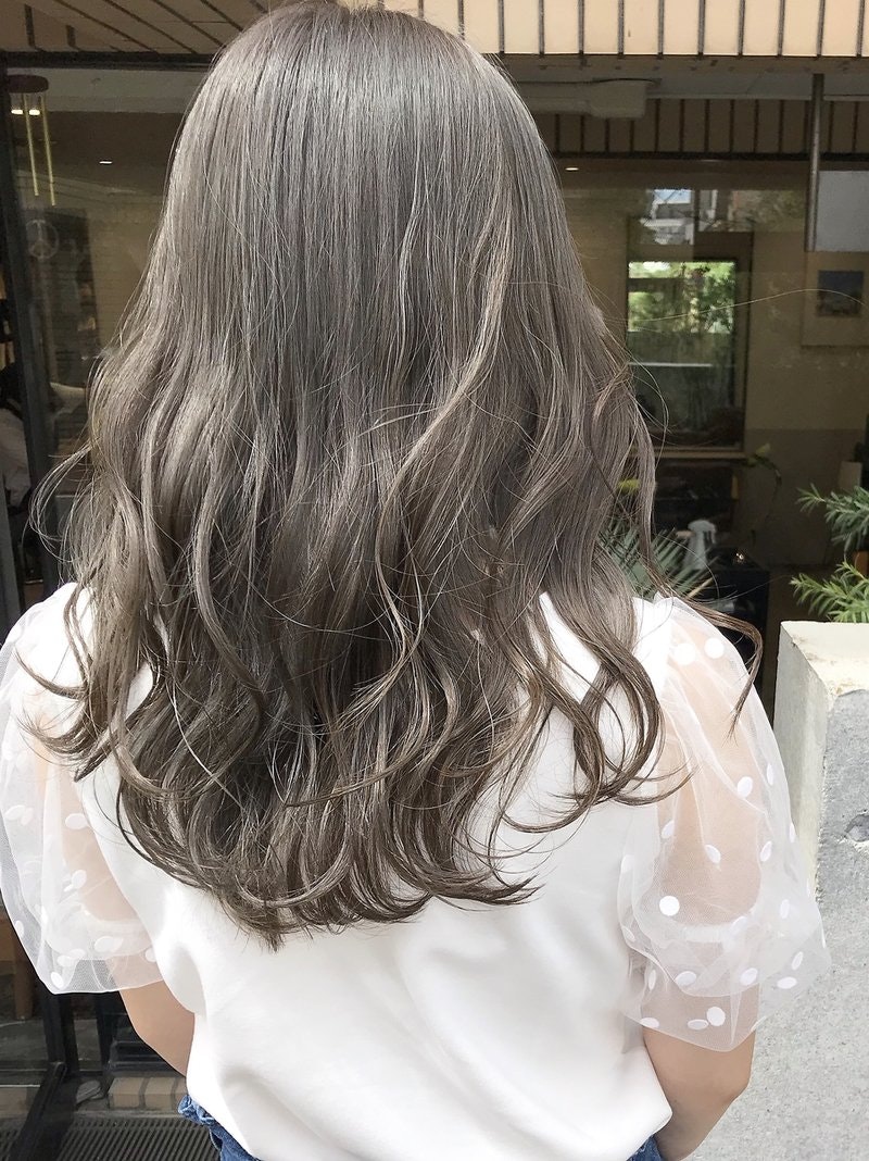 アッシュグレージュでおしゃれにアップグレード 大人髪を作る旬のヘアカラーまとめ ホットペッパービューティーマガジン アッシュグレージュでおしゃれにアップグレード 大人髪を作る旬のヘアカラーまとめ ホットペッパービューティーマガジン