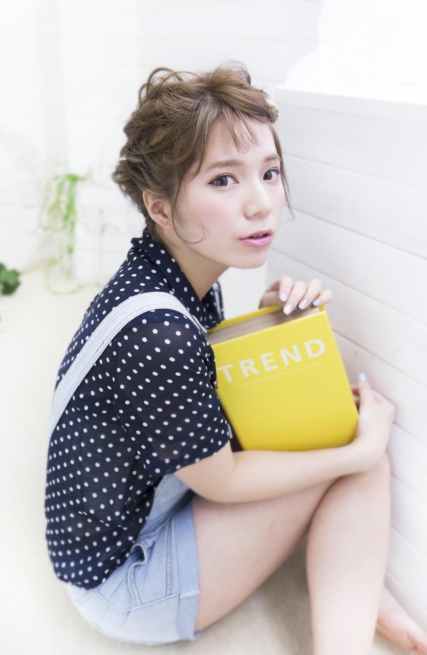 ロープ編みならこんなに手軽に華やかに!簡単なのに手が込んで見えるヘアアレンジまとめのサムネイル画像