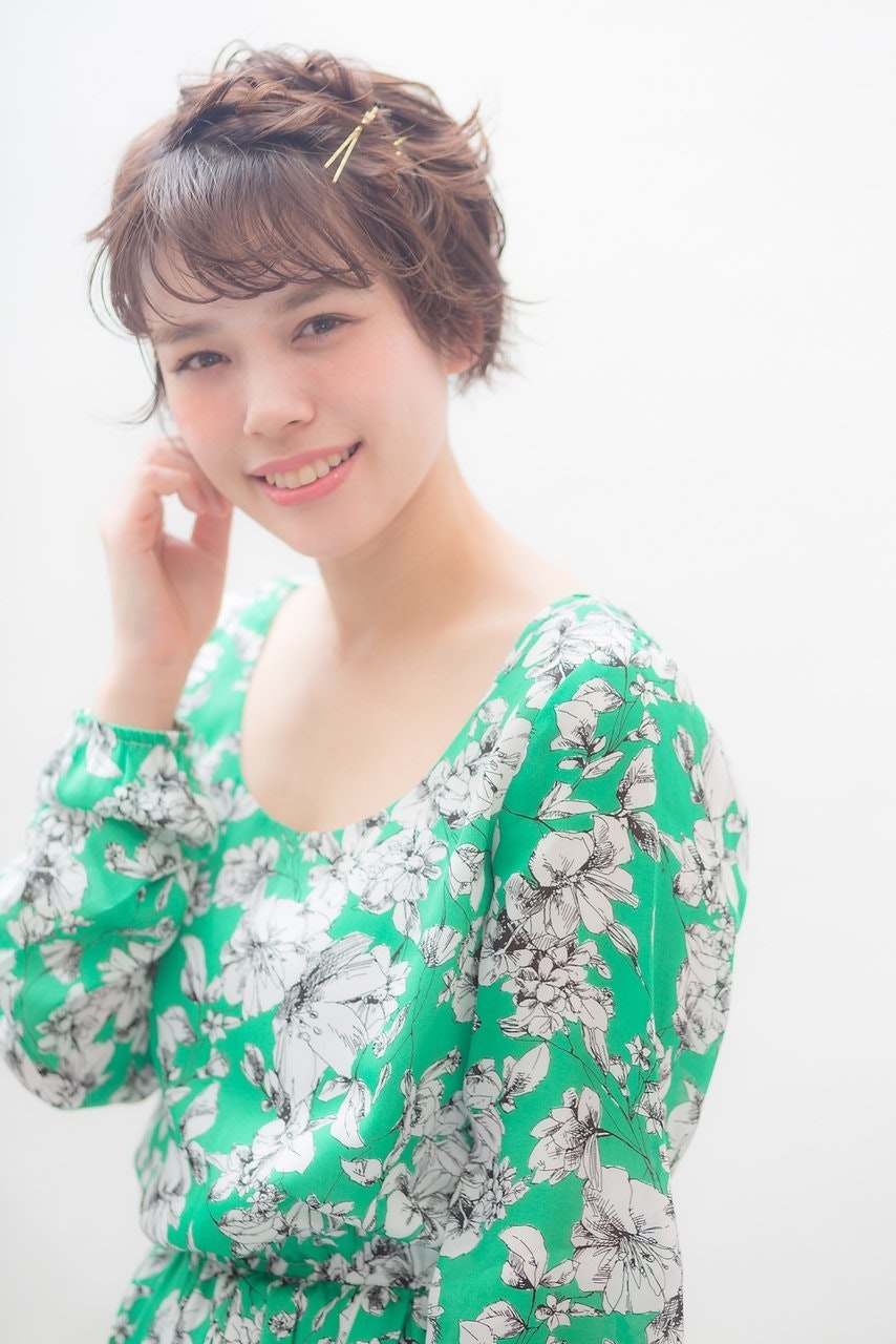 実はアレンジ盛りだくさん！おしゃれ＆可愛く変身できちゃうショートカットのヘアアレンジ集のサムネイル画像