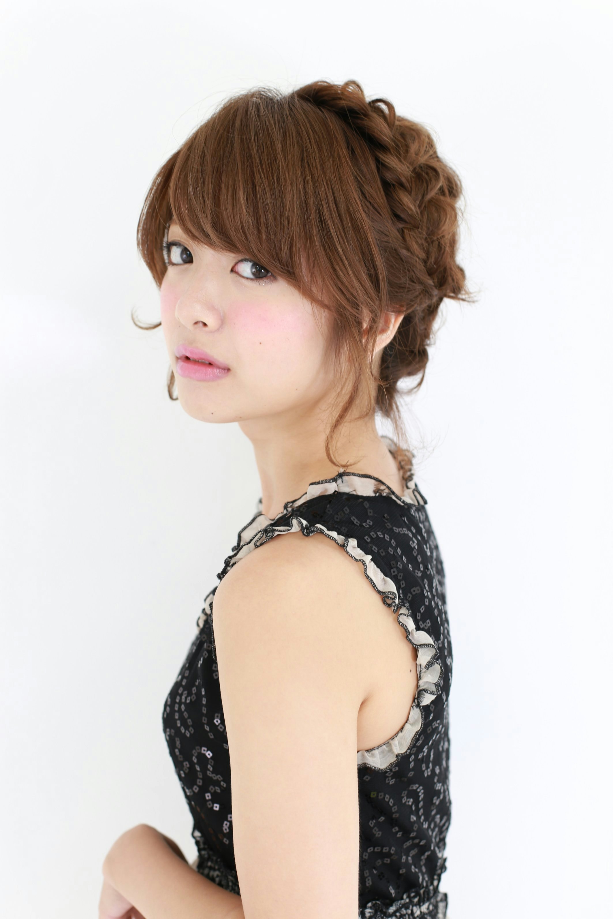 編みこみカチューシャで好感度up 特別感あるおしゃれが楽しめるヘアアレンジ特集 ホットペッパービューティーマガジン