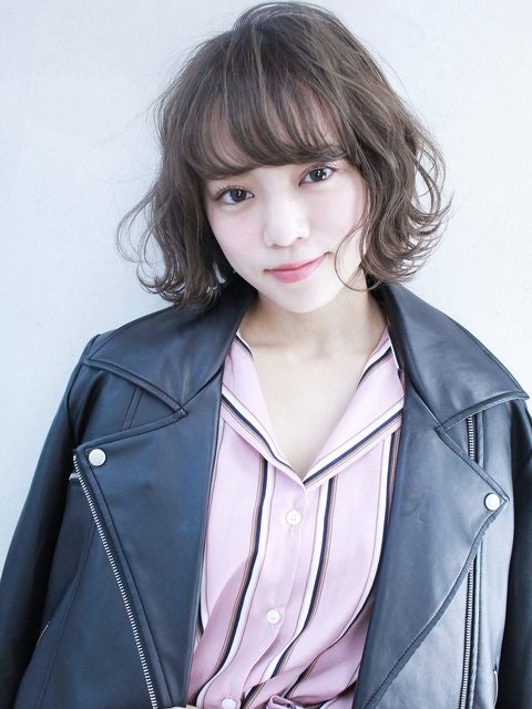 おしゃれ女子の秘密を伝授♡ゆるっとしたこなれ感へアは“波ウェーブ”でつくれる！のサムネイル画像