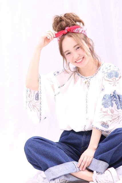 バンダナアレンジでカジュアルを楽しもう おしゃれ度アップのバンダナ活用術 ホットペッパービューティーマガジン バンダナアレンジでカジュアルを楽しもう おしゃれ度アップのバンダナ活用術 ホットペッパービューティーマガジン