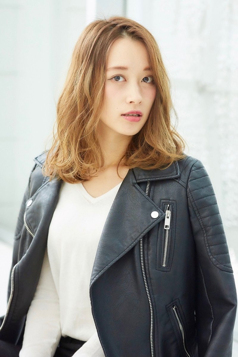 「ヘアマニキュア」で楽しむ垢抜けヘアスタイル♪髪色を変えてイメチェンしてみない？のサムネイル画像