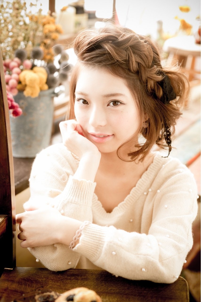 ちょっぴりイメチェンしたい方におすすめ！前髪編み込みのお洒落ヘアアレンジ♡のサムネイル画像