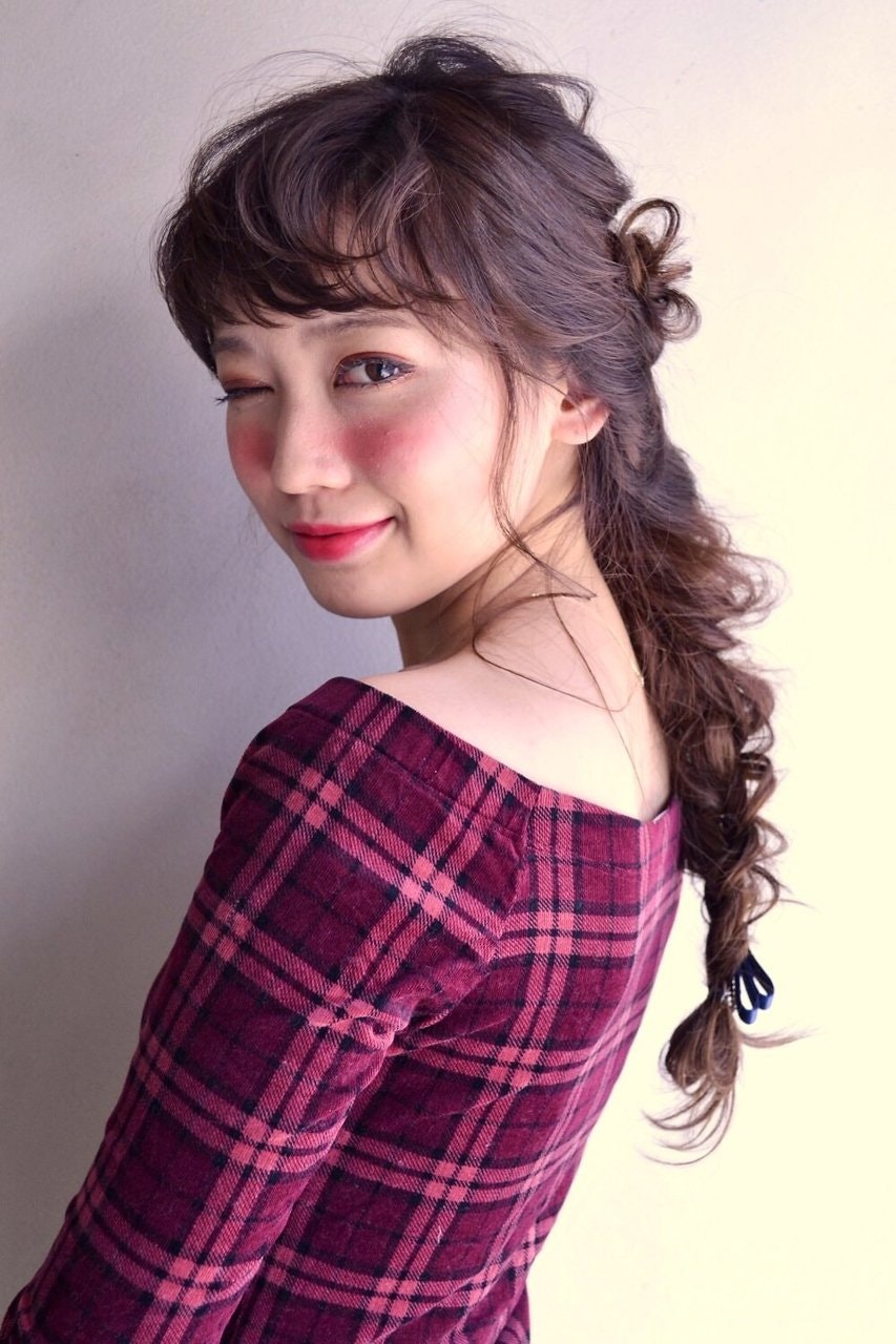 ポコポコしていてやっぱり可愛い♡“三つ編み”ベースのヘアアレンジのサムネイル画像