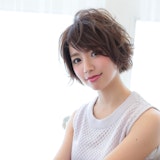 ナチュラルウェーブでつくる大人のあか抜けヘア!抜け感たっぷりのゆる巻きヘアスタイルまとめ