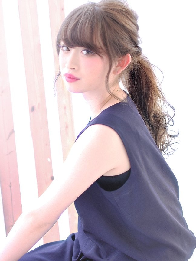 やっぱりポニーテールがかわいい♪《まとめ位置別》気分で楽しむ大人っぽいヘアアレンジ集のサムネイル画像