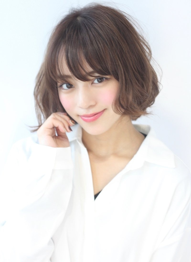 オフィスにもピッタリ グレー系のヘアカラー で 柔らかで透明感あふれる髪色を手に入れよう ホットペッパービューティーマガジン