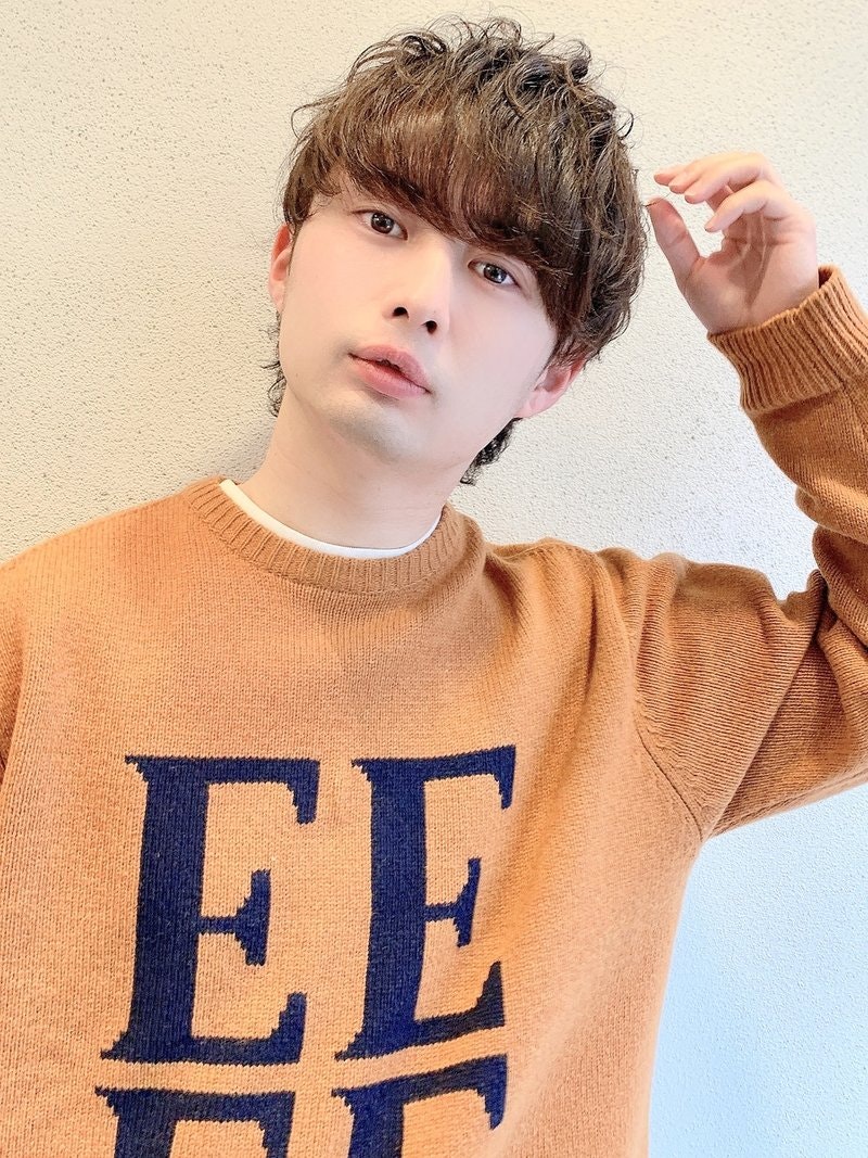 21年春 アッシュブラウンでメンズヘアをオシャレに 艶あり透明感ありでクールヘアが完成 ホットペッパービューティーマガジン 21年春 アッシュブラウンでメンズヘアをオシャレに 艶あり透明感ありでクールヘアが完成 ホットペッパービューティーマガジン