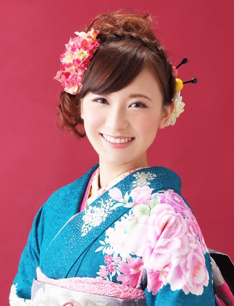 成人式はどんな髪型を楽しむ ミディアム編 振袖によく似合うヘアアレンジ集 ホットペッパービューティーマガジン