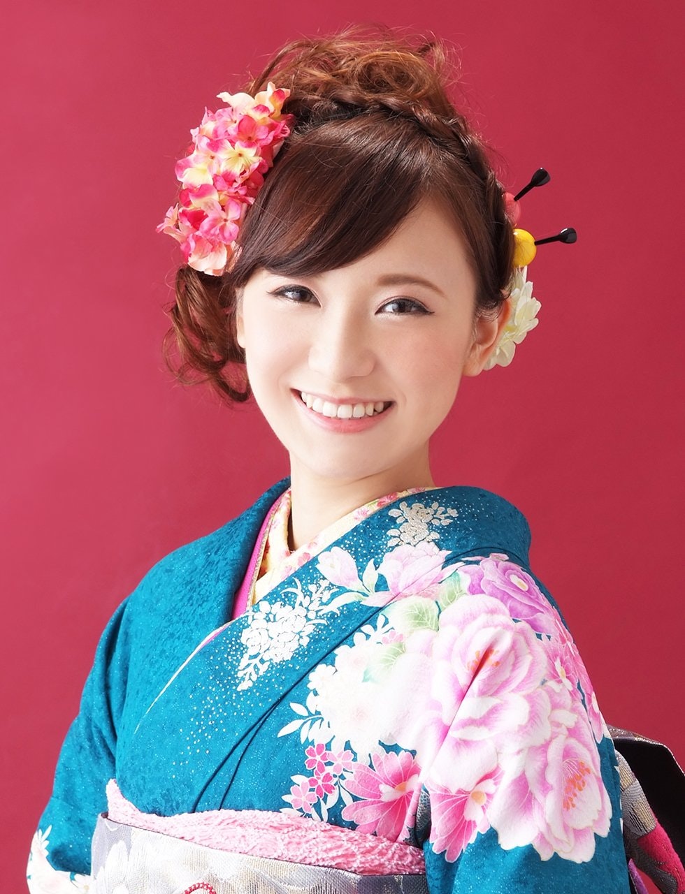 成人式はどんな髪型を楽しむ ミディアム編 振袖によく似合うヘアアレンジ集 ホットペッパービューティーマガジン 成人式はどんな髪型を楽しむ ミディアム編 振袖によく似合うヘアアレンジ集 ホットペッパービューティーマガジン
