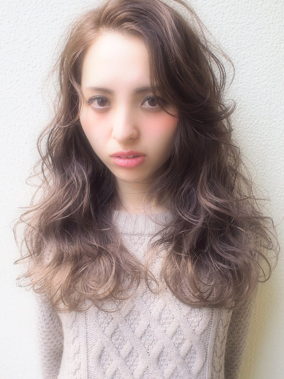 今さら聞けないブリーチの意味を解説!毛先ブリーチで楽しむ外国人風グラデーションカラースタイル♡のサムネイル画像