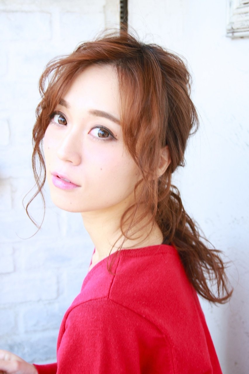 かわいいポニーテールが今の気分 ゆるふわ 作り込まない質感でおしゃれに仕上げよう ホットペッパービューティーマガジン かわいいポニーテールが今の気分 ゆるふわ 作り込まない質感でおしゃれに仕上げよう ホットペッパービューティーマガジン