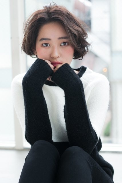 くせ毛と上手につき合うには?イマドキのスタイルも楽しめるくせ毛対策をチェック♡のサムネイル画像