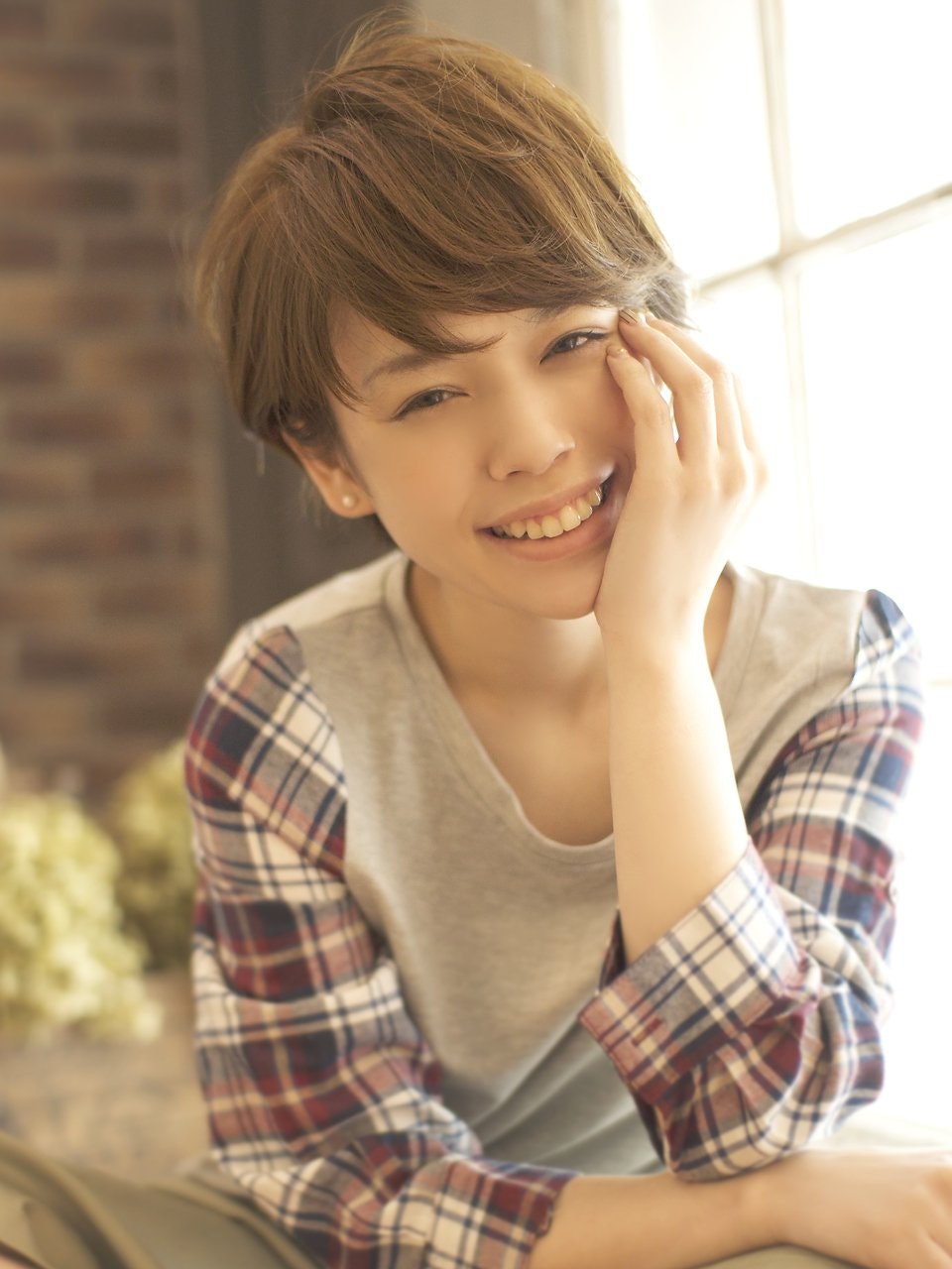 コスメパーマを試してみない？ダメージ少なめでトレンドのゆるふわが手に入るヘアメニューに挑戦！のサムネイル画像