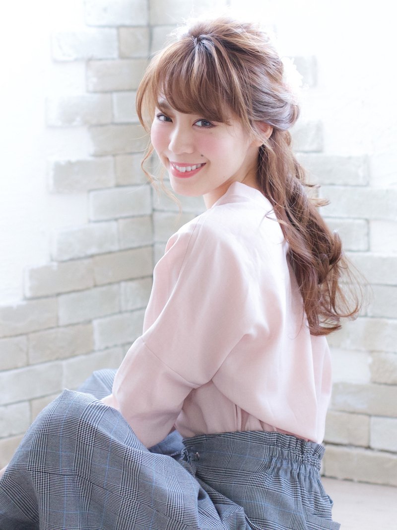 簡単 くるりんぱ でポニーテールを作ろう ふんわり崩れにくく かわいいヘアアレンジ ホットペッパービューティーマガジン