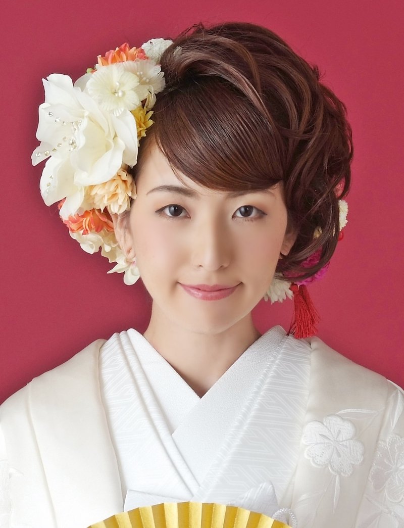 白無垢に似合う髪型希望 華やかな和装で結婚式を楽しむためのおすすめヘアスタイル集 ホットペッパービューティーマガジン