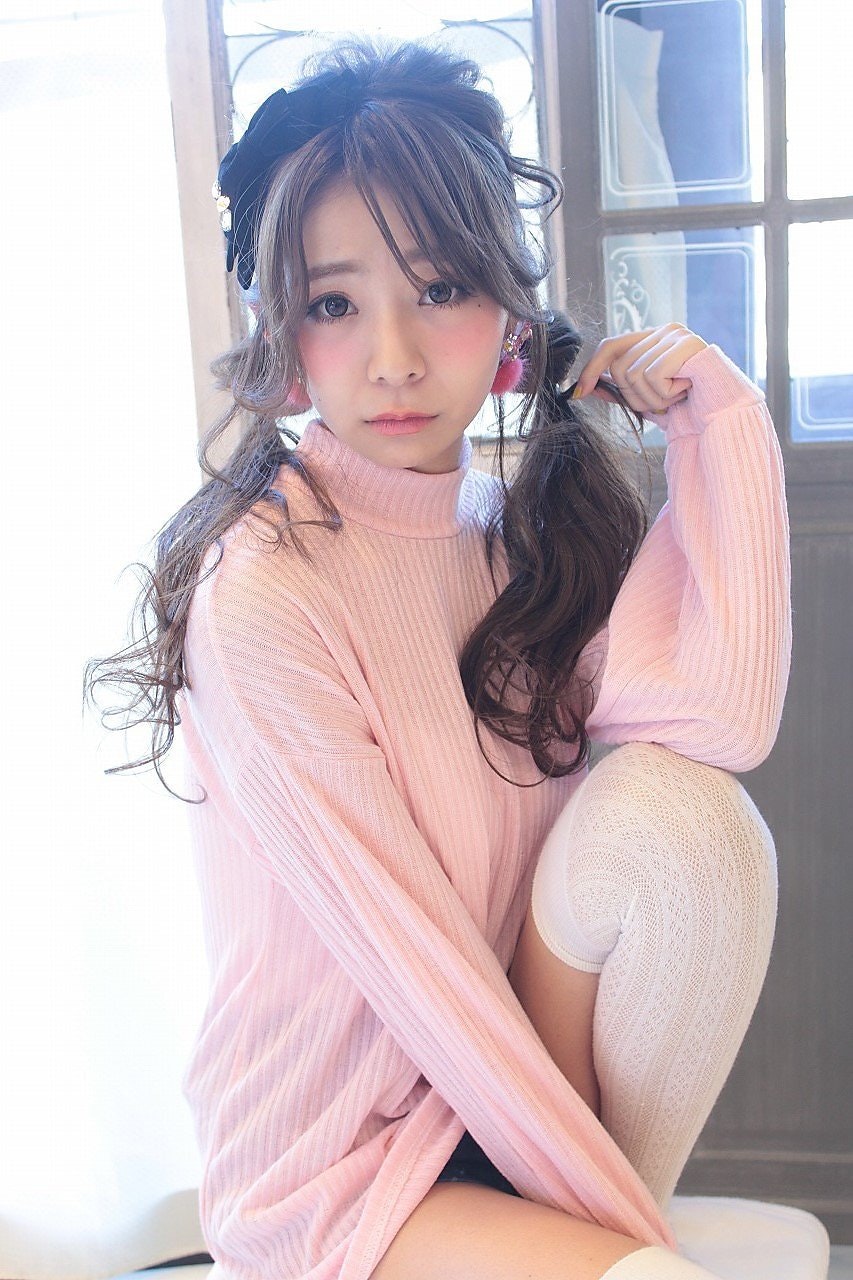 ツインテールで乙女度UP♡デートにもパーティーにもおすすめな素敵アレンジ集のサムネイル画像