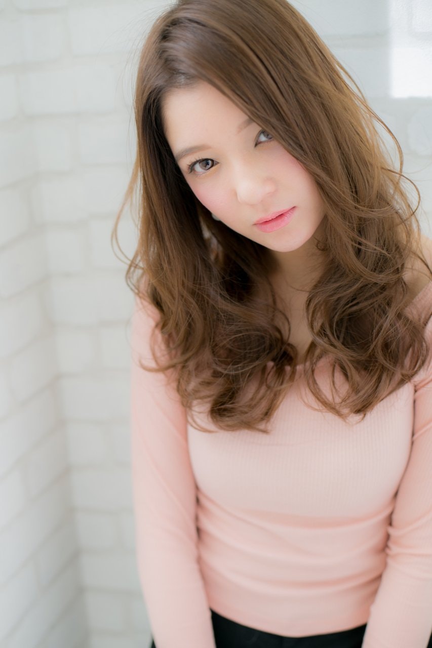 巻き髪アレンジで女性らしい髪型を楽しんで ヘアアイロンで作るおすすめ巻き髪スタイル ホットペッパービューティーマガジン 巻き髪アレンジで女性らしい髪型を楽しんで ヘアアイロンで作るおすすめ巻き髪スタイル ホットペッパービューティーマガジン