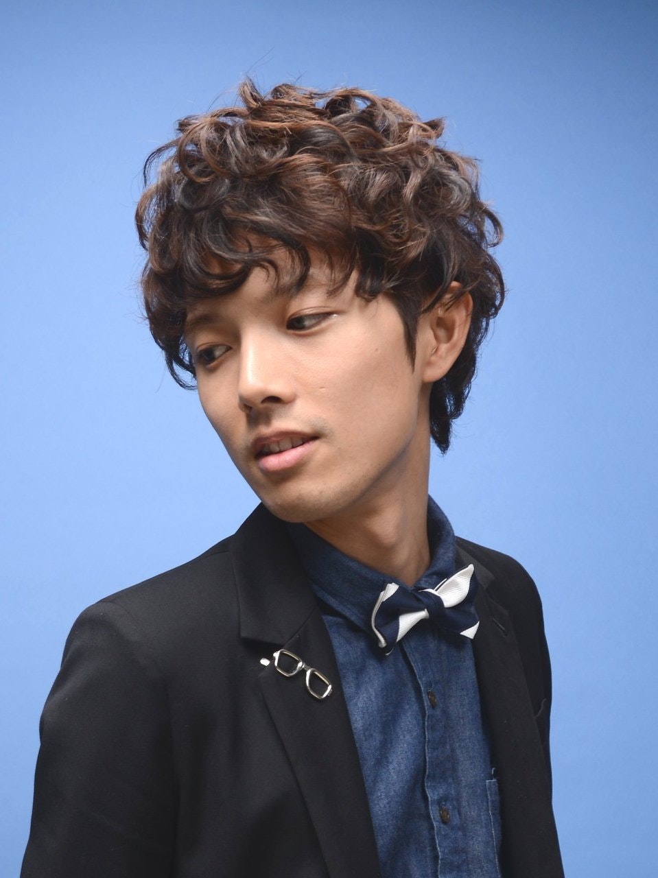 メッシュを効かせたメンズヘアカタログ!おしゃれ&個性的にイメチェンできるスタイル集のサムネイル画像