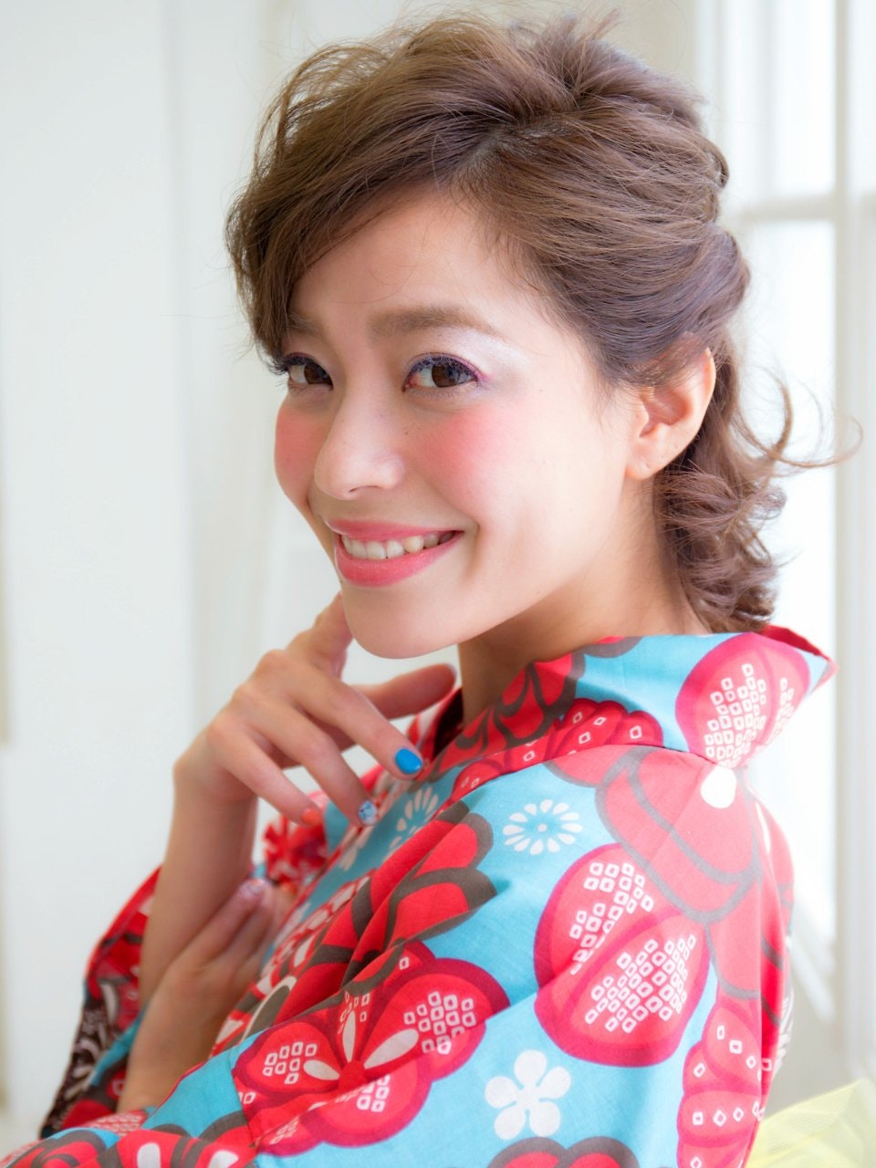 【浴衣仕様】ヘアアレンジを簡単に♡がんばりすぎない抜け感たっぷりの髪型まとめのサムネイル画像