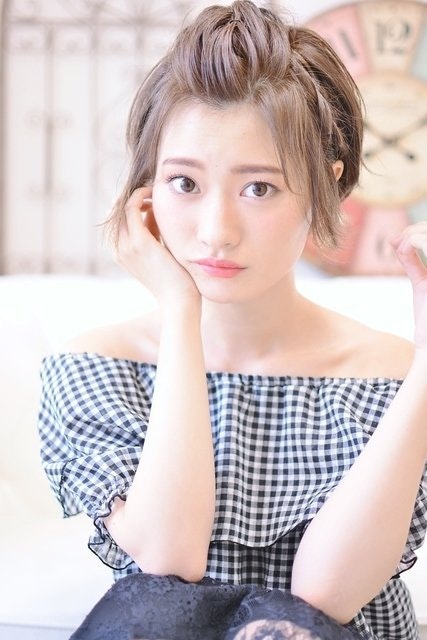 伸ばしかけ前髪もアレンジで可愛く おでこ見せですっきり感アップのおすすめヘアスタイル ホットペッパービューティーマガジン