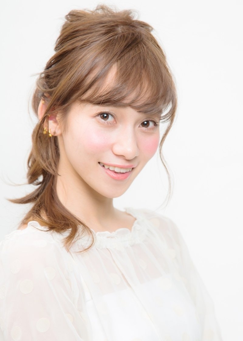 オフィスでもOKのヘアアレンジはコレ！女性らしさが際立つ3種類のまとめ髪スタイル♡のサムネイル画像