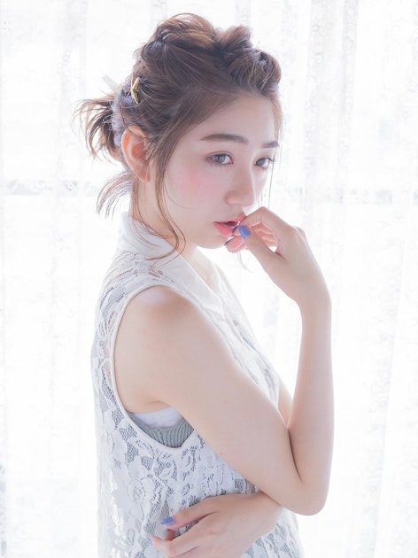 ポニーテールを【前髪なし】で大人かわいく♡真似してみたくなるアレンジ特集♪｜ホットペッパービューティーマガジン