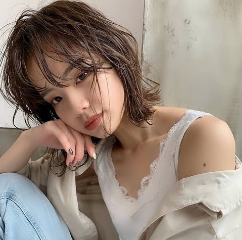 理想の髪色にするには？ヘアカラーの種類と知っておきたい基本ポイントのサムネイル画像
