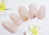 《大人女子向け》ワンカラーで上品&華やかに♡大人可愛い！がテーマの愛されネイル