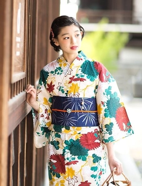 浴衣のヘアアレンジ ショート編 爽やかな魅力を活かして簡単華やかに変身しよ ホットペッパービューティーマガジン 浴衣のヘアアレンジ ショート編 爽やかな魅力を活かして簡単華やかに変身しよ ホットペッパービューティーマガジン