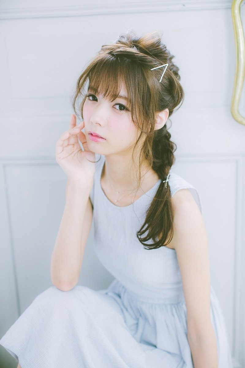 ロングヘアを簡単アレンジでマイナーチェンジ おしゃれアイデアで脱マンネリしよう ホットペッパービューティーマガジン ロングヘアを簡単アレンジでマイナーチェンジ おしゃれアイデアで脱マンネリしよう ホットペッパービューティーマガジン