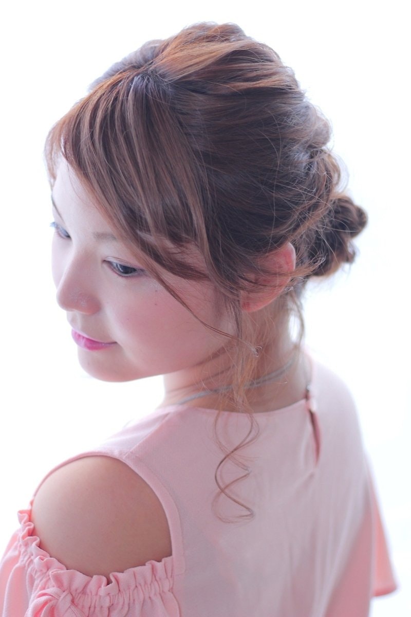 結婚式で華やぐ髪型特集 ゲスト編 お呼ばれにおすすめなかわいい 上品なヘアアレンジ ホットペッパービューティーマガジン