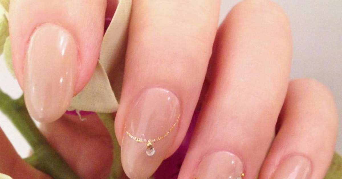 フレンチネイル シンプル派におすすめのデザインは オフィスでもokの上品ネイルをチェック ホットペッパービューティーマガジン フレンチネイル シンプル派におすすめのデザインは オフィスでもokの上品ネイルをチェック ホットペッパービューティーマガジン