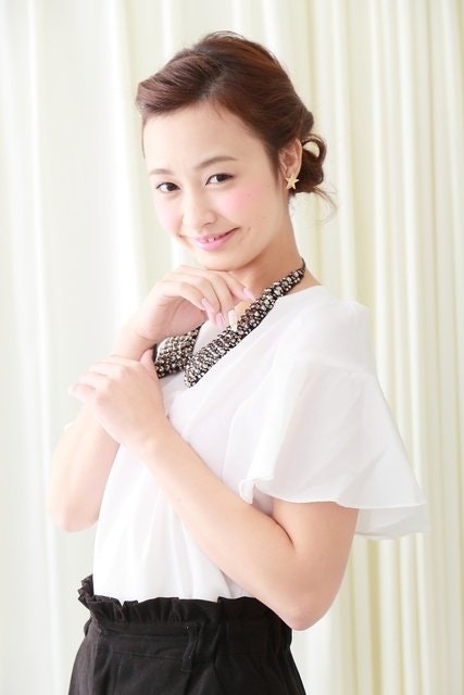 【お呼ばれ】結婚式&パーティー向けのネイルデザイン♡TPOを踏まえた華やかさで魅了する!のサムネイル画像