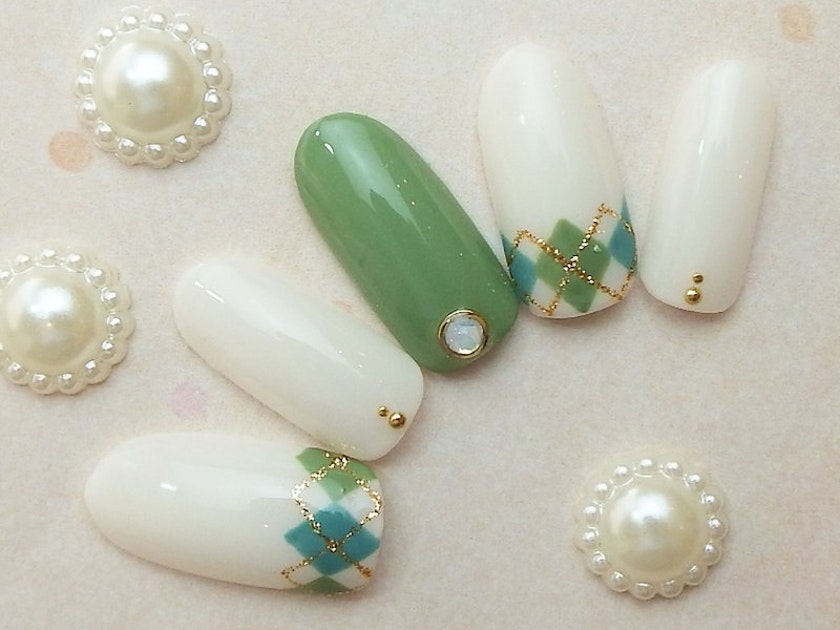 この秋トレンドのネイルをまとって 季節を先取りしよう シンプル派におすすめの秋ネイルデザイン集 ホットペッパービューティーマガジン