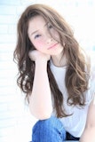 ゆるさが魅力♡「ルーズウェーブ」で叶えるリラックス感のある大人髪