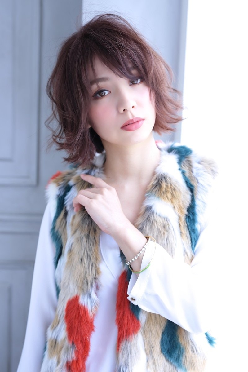 ボブの 変わり種 スタイルの作り方 ひと工夫加えてみんなと違うおしゃれな髪型へ ホットペッパービューティーマガジン