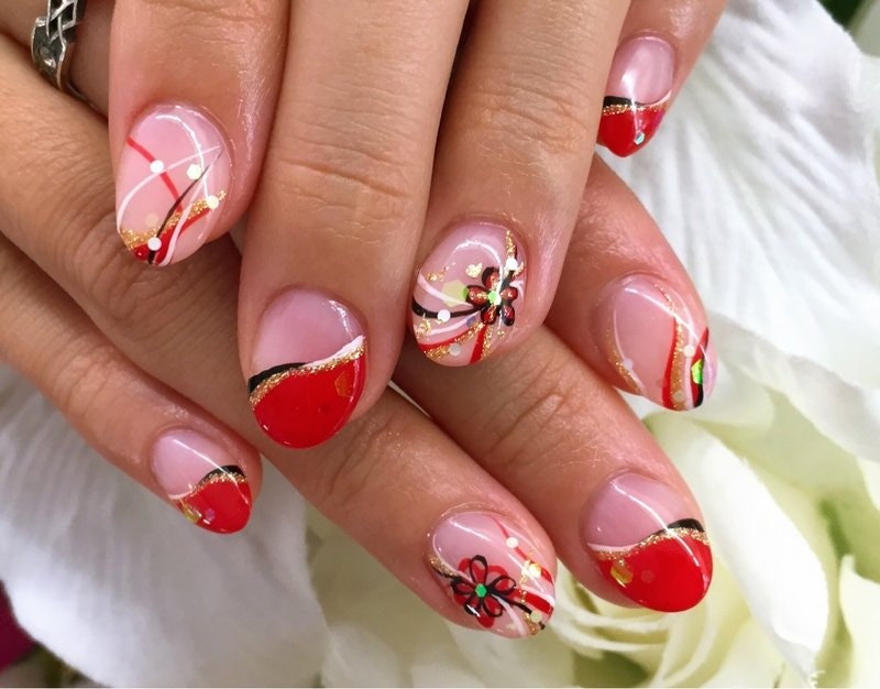 振袖のデザインに合わせて選ぶ 成人式にぴったりの華やか 上品ネイル特集 ホットペッパービューティーマガジン 振袖のデザインに合わせて選ぶ 成人式にぴったりの華やか 上品ネイル特集 ホットペッパービューティーマガジン