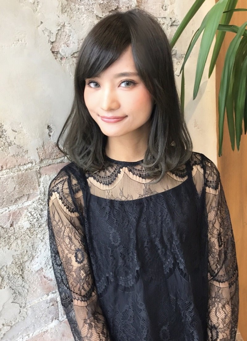 上品カラーの カーキ に夢中 トレンドヘアカラーで 大人顔に変身しよう ホットペッパービューティーマガジン 上品カラーの カーキ に夢中 トレンドヘアカラーで 大人顔に変身しよう ホットペッパービューティーマガジン