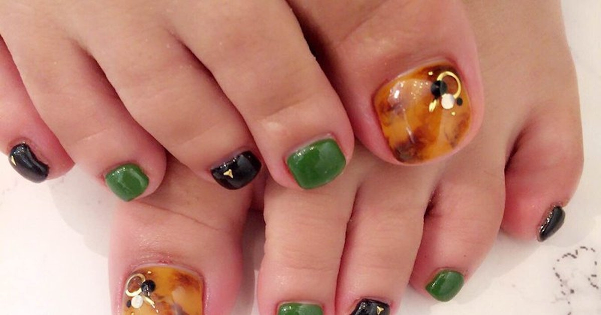 秋のフットネイル特集 大人女子なら 足元もおしゃれに決めよう 今秋おすすめのネイルデザイン集 ホットペッパービューティーマガジン 秋のフットネイル特集 大人女子なら 足元もおしゃれに決めよう 今秋おすすめのネイルデザイン集 ホットペッパービューティーマガジン