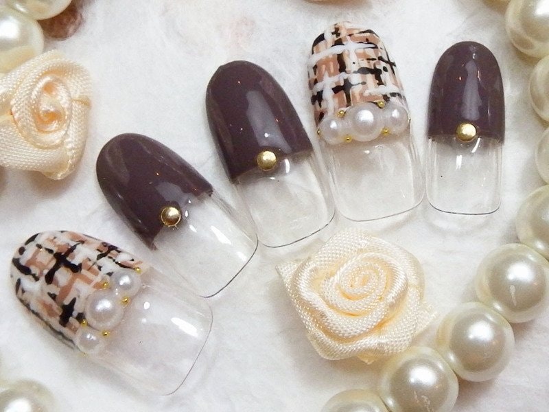 秋のモテネイルは【上品×かわいい】!秋コーデに馴染む乙女な指先に着替えましょ♡のサムネイル画像