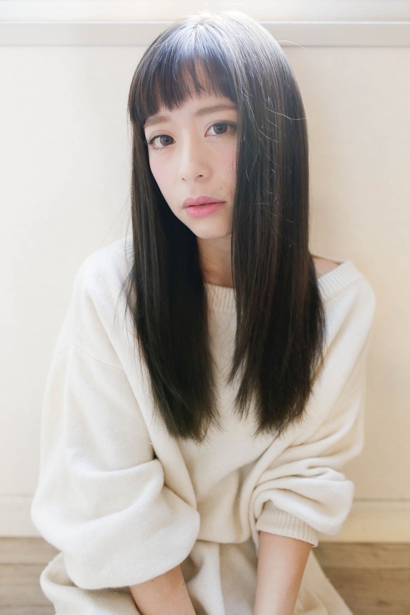 素髪感 が愛おしい 黒髪を引き立てるナチュラルスタイリングの魅力 ホットペッパービューティーマガジン