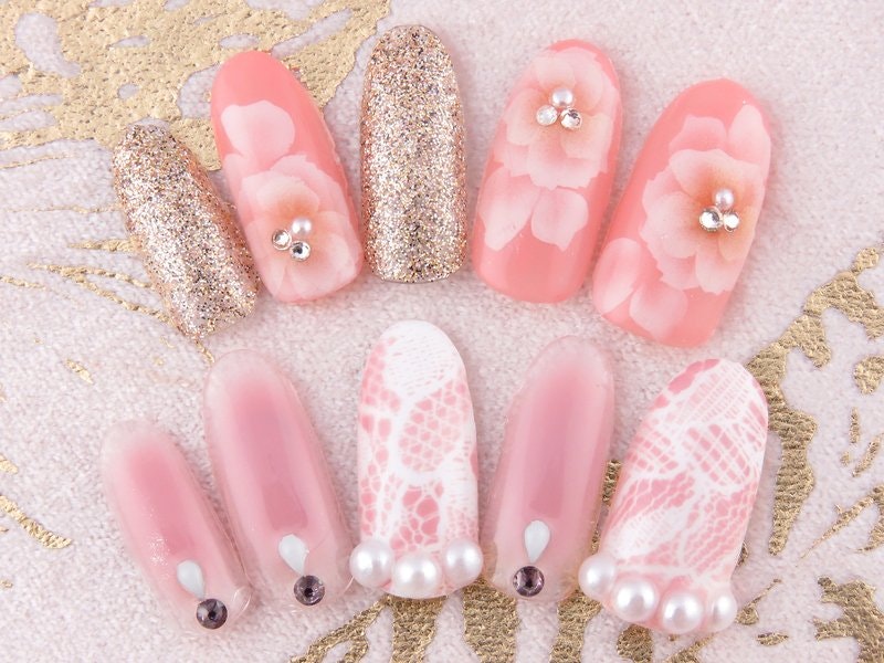 プレ花嫁さん必見 4種類のデザインで特別な日を彩る ブライダルネイル 特集 ホットペッパービューティーマガジン プレ花嫁さん必見 4種類のデザインで特別な日を彩る ブライダルネイル 特集 ホットペッパービューティーマガジン