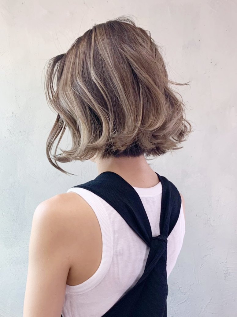 顔周りの 気になる をヘアカラーで対策 お悩み別おすすめカラーリング ホットペッパービューティーマガジン