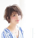 レイヤーカット×ゆるウェーブでふんわりフェミニンに♡イマドキの愛されヘアのつくり方